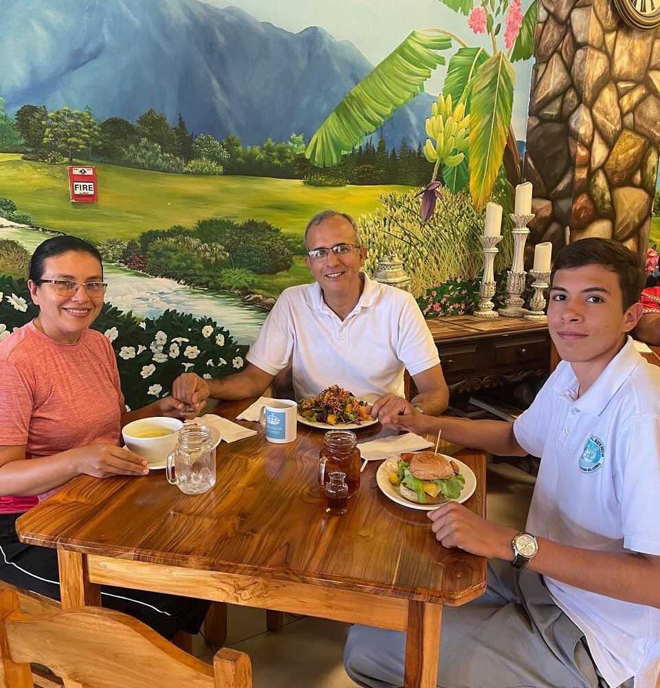 Opinión Honesta de Country Grill Boquete: Comida y Ambiente en Panamá